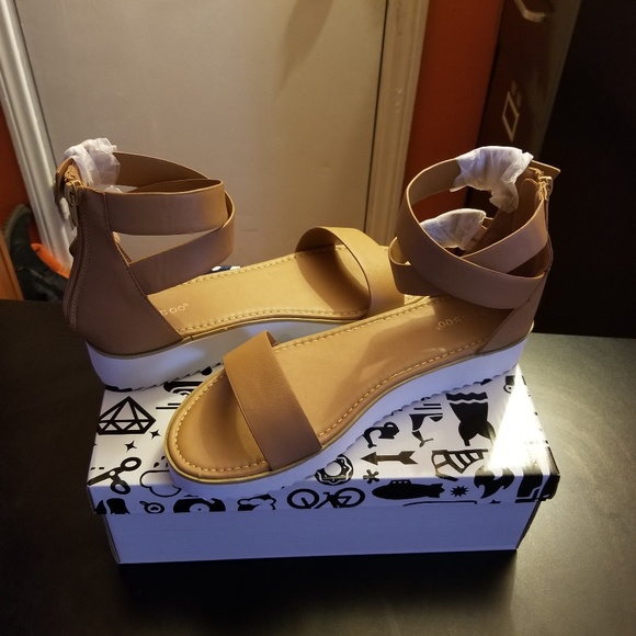 Shoes - Picture 4 of 5